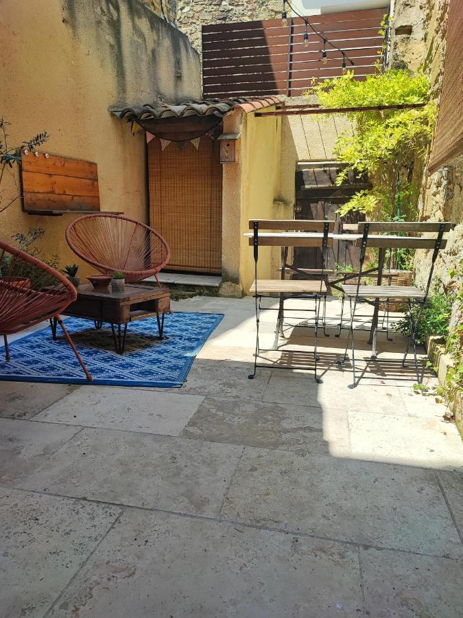 Maison De Village Avec Cour Aux Portes D'Avignon Entraigues-sur-la-Sorgue Esterno foto
